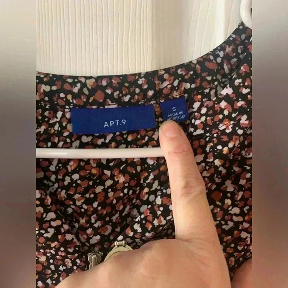 Woman’s APT.9 Tank Top Blouse - Picture 2 of 5